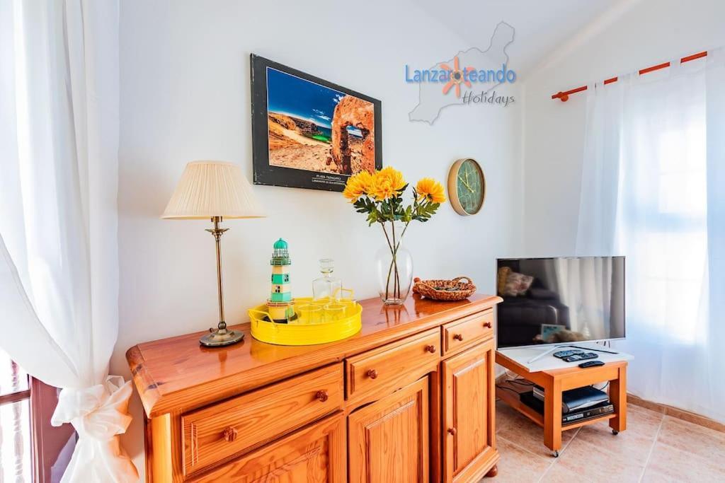 Casita El Faro En Playa Bastian Aircon In The Bedrooms Vv Costa Teguise Exteriör bild