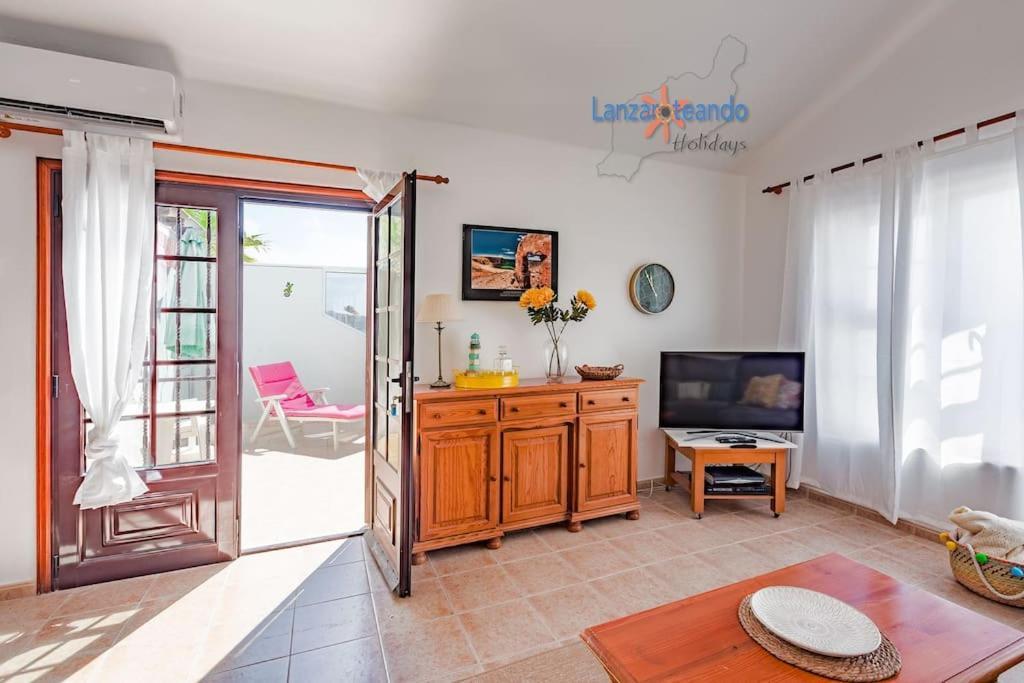 Casita El Faro En Playa Bastian Aircon In The Bedrooms Vv Costa Teguise Exteriör bild
